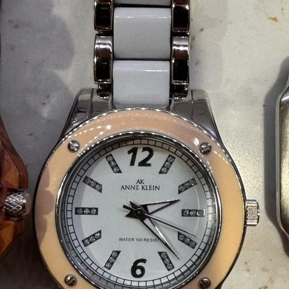 Lot of 5 Watches Men’s and Women’s - Picture 5 of 8